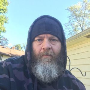 Meet your Posher, Dennis